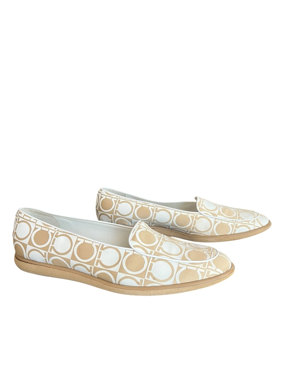 Salvatore Ferragamo Women’s Vintage Round Toe Gancini Print Loafer Flats 9.5